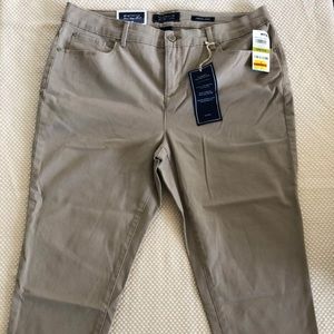 Charter Club Petite Solid Capri Jeans Cc